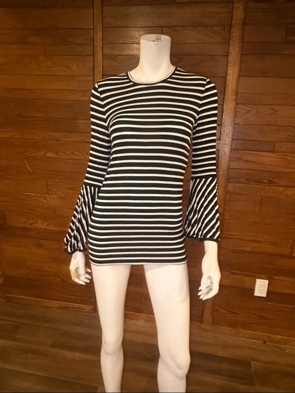 Black & White Striped Bell-Sleeve Long-Sleeve Tee - Women